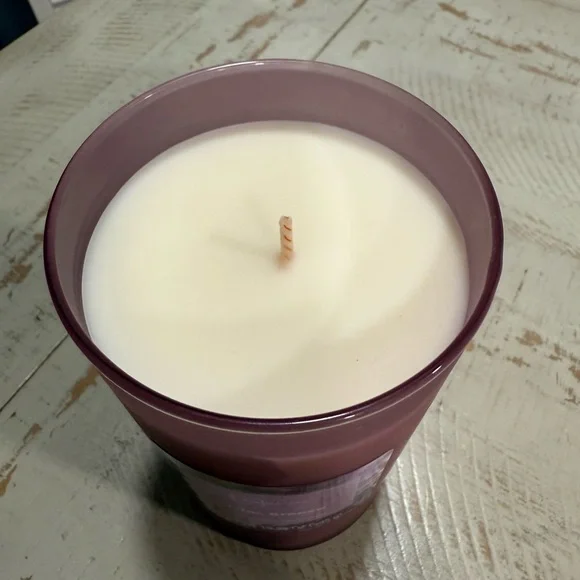 NEW MainStays Lilac Breeze Candle - Picture 3 of 4